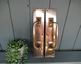 Par de tiradores de puerta antiguos de latón/bronce de 30 cm (12 pulgadas) - Materiales arquitectónicos recuperados