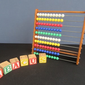 Vintage Abacus Kinder Zahlen Spielzeug.Holzständer und Hartplastik Perlen Zählspiel.Sammlerspielzeug Vintage.