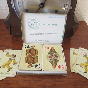 Carte da gioco Tudor Rose. 2 mazzi. 1 con retro verde e 1 con retro rosso. Nella scatola originale.
