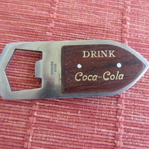 Apribottiglie in acciaio inox e legno per bevande Coca-Cola