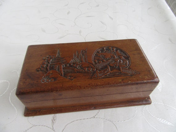 Vintage Wooden Box with Hand Carved Hinged Lid- H… - image 8