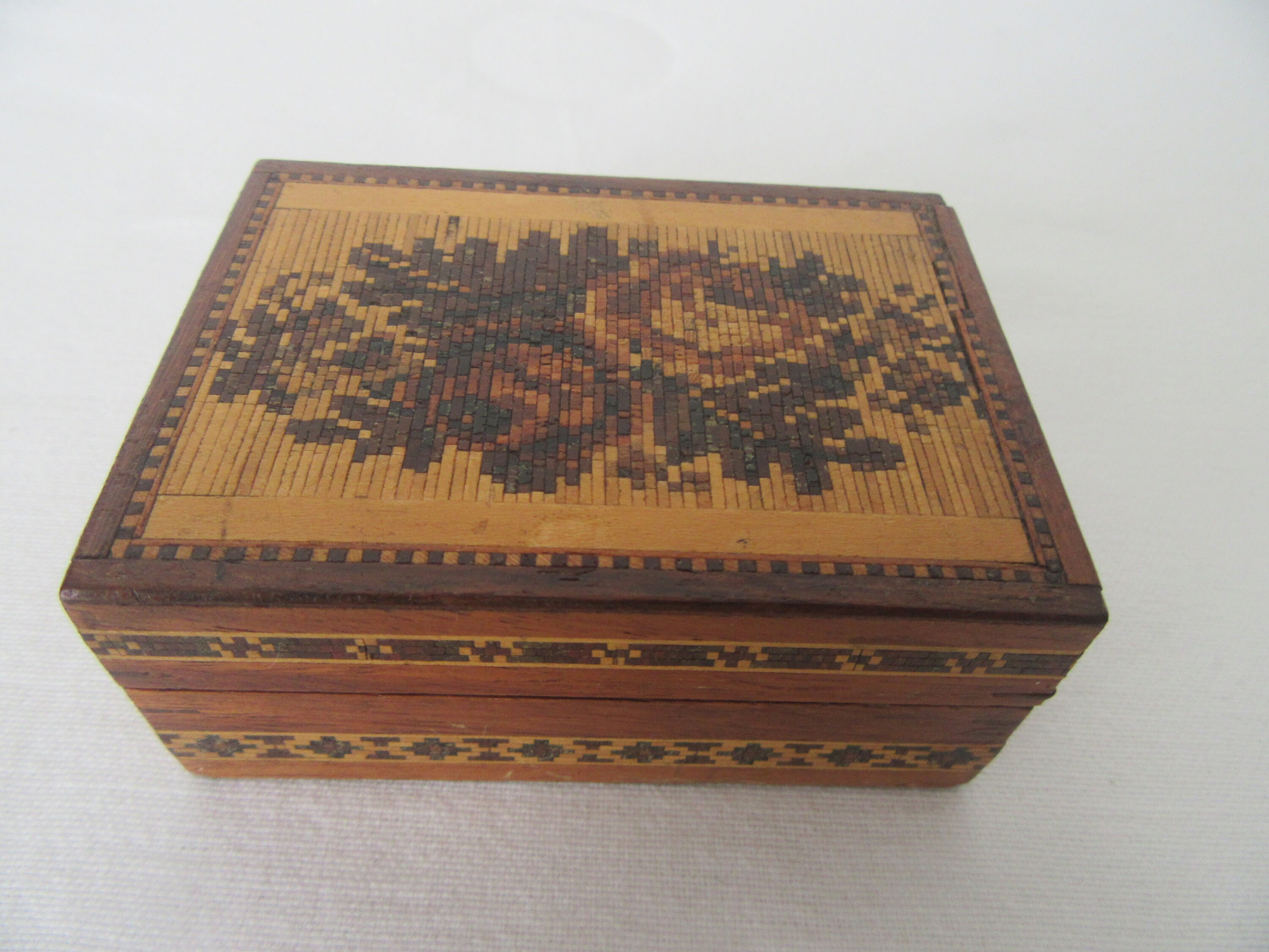 VELVET JEWELLERY BOX MICRO SAND BUTTERFLY PATTERN VELVET JEWELLERY BOX MICRO SAND BUTTERFLY PATTERN