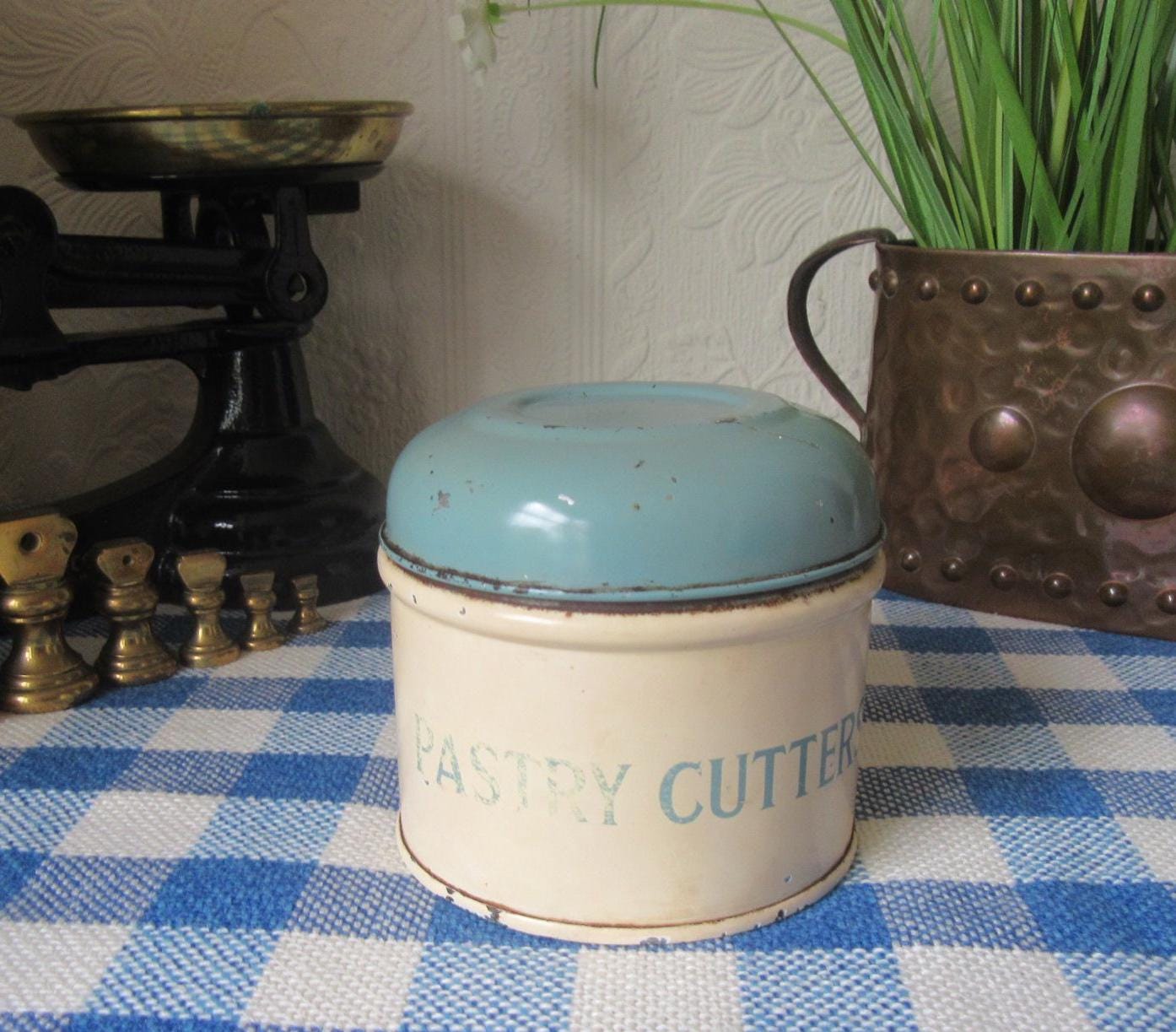 Vintage 1950s Tala Pastry Cutters Green and Cream Retro Kitchen Enamel Tin 4 Nesting Cutters