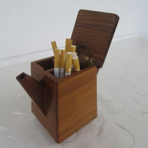 Scatola dispenser per sigarette a forma di teiera in legno vintage, scatola per sigarette in legno, portasigarette in stile Art Déco, regalo unico per un fumatore.