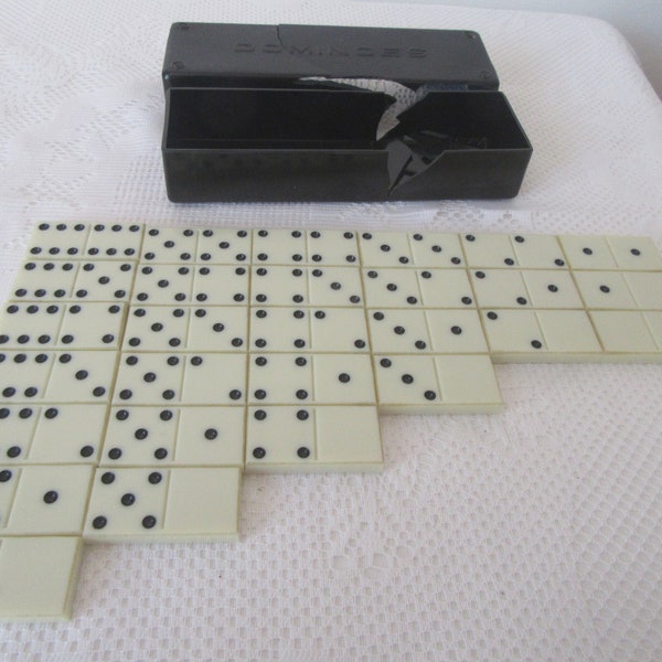 Vintage Bakelite dominoes,complete set (smashed box)