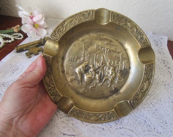 ヴィンテージ ココ ジョーのフラガール 灰皿：黒溶岩ティキ