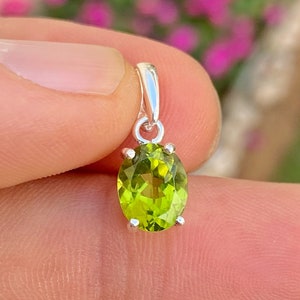 Natural peridot 925 sterling silver pendant gemstone handmade by jaipurshopco