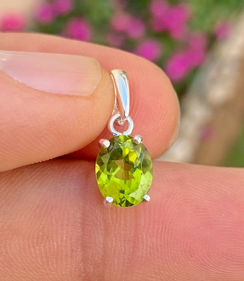Natural peridot 925 sterling silver pendant gemstone handmade by jaipurshopco