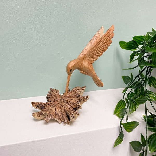 Adorno de colibrí tallado en madera con forma de flor parásita, tallado natural, comercio justo, decoración del hogar.