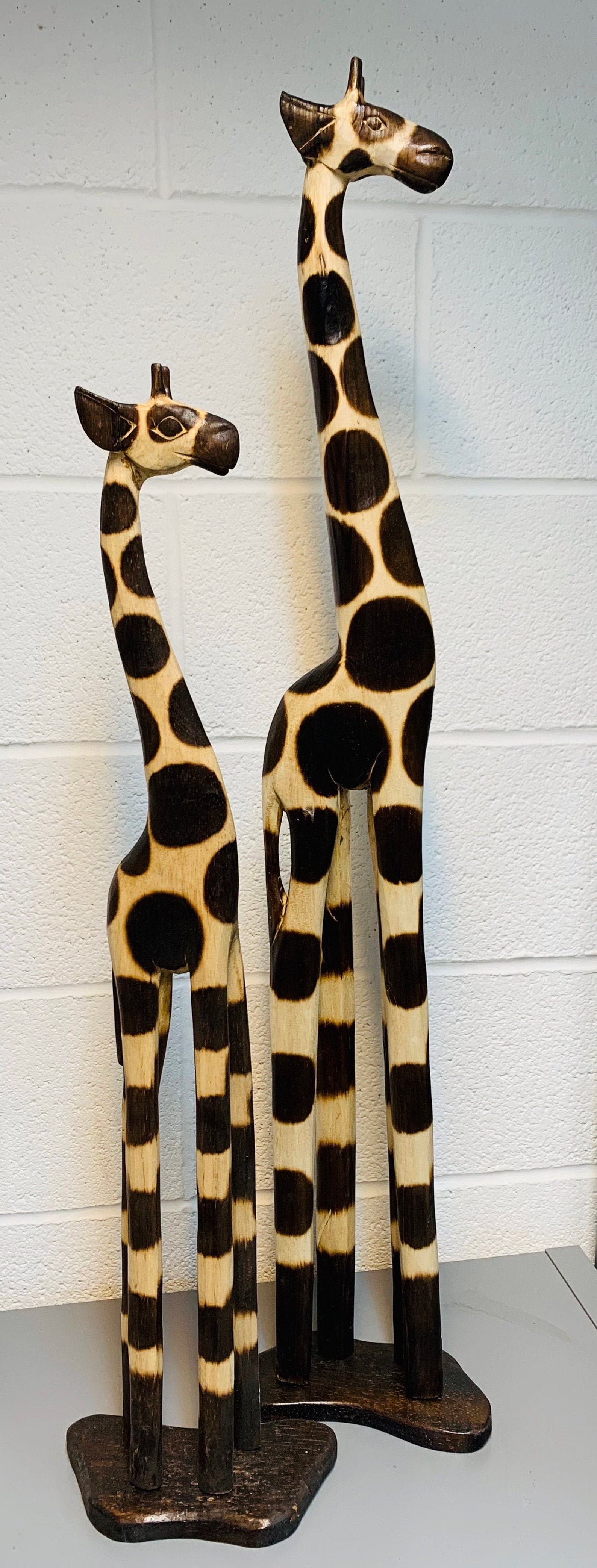 My Family House Wooden Giraffe Statue in Brown - Hand Carved Wood Animal Figurine - 80 cm