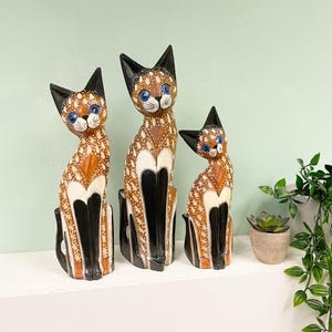 Wooden Cat Ornament Statue - Natural Wood Hand Carved and Painted Animal Figurine Decor Gift