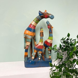 Wooden Giraffe Family Statue - Natural Wood - Hand Carved Decorative Animal Figurine Fair Trade Safari Wood Carving Gift - 30 cm