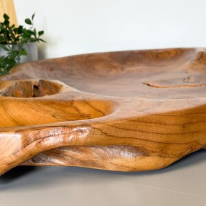 Sculpture Chat En Bois – Assis Avec Fleur D'hibiscus – Fabriqué Main – Indonésie