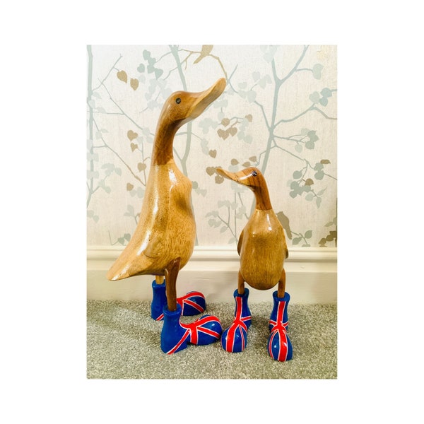 Hand Carved Duck Ornament with British Flag Wellies Boots Fair Trade Novelty Bamboo Root Sculpture Home Decor Indoor Painted Ducks
