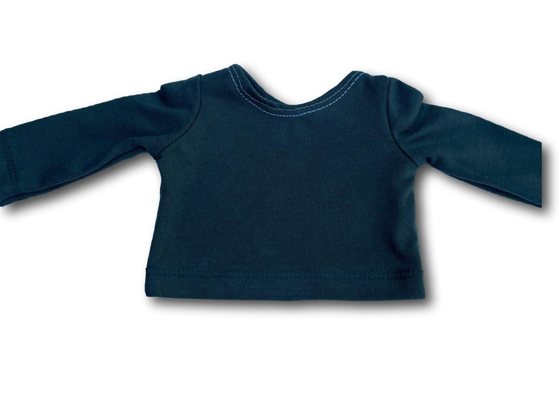 K&ouml;nnte beinhalten: Ein dunkelblaues Langarmshirt mit Rundhalsausschnitt.