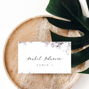 Plantilla de tarjeta de lugar de mesa de boda abstracta, etiqueta de nombre imprimible con patrón de piedra rubor rosa, tarjeta de lugar plegable de tienda editable, descarga instantánea IVA