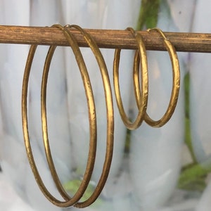 18 K Hand Hammered Gold Hoop Earrings / Classic Lightweigt Oversize Gold Hoop Earrings / Handmade UK Jewellery / Delicate Oversized Hoops