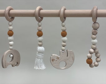 Spielbogen Anhänger Set ILMA von ecomum® Tiere grau, Anhänger Spielzeuge Set für Baby mit Glöckchen, Baby Gym Spielzeug Holz Montessori