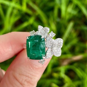 Gorgeous long Cushion Cut Emerald stone Ring 925 sterling silver Beautiful Designer Emerald Stone women ring wedding ring Engagement ring