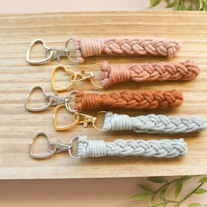 SMAODSGN 27 Pieces DIY Leather Keychain for Crafts Blank Leather Keychains  for Engraving Round Leather Keychain Blanks Leather Key Fob Kit for DIY