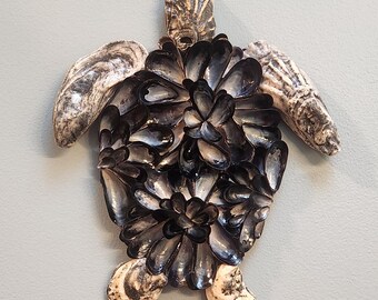 Mosaico de concha de mexilhão azul, flor e tartaruga ostra