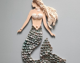 Sereia de Conchas, decoração costeira, arte com conchas.