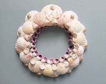 Couronne de Saint-Jacques rose, violette, coquillages nacrés