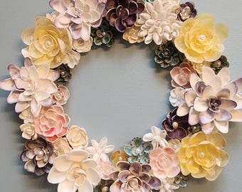 guirlanda de flores com conchas