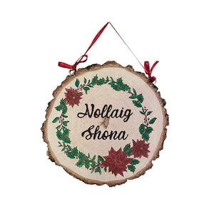 Nollaig Shona Wood Slice: Hand-Painted Christmas Wreath