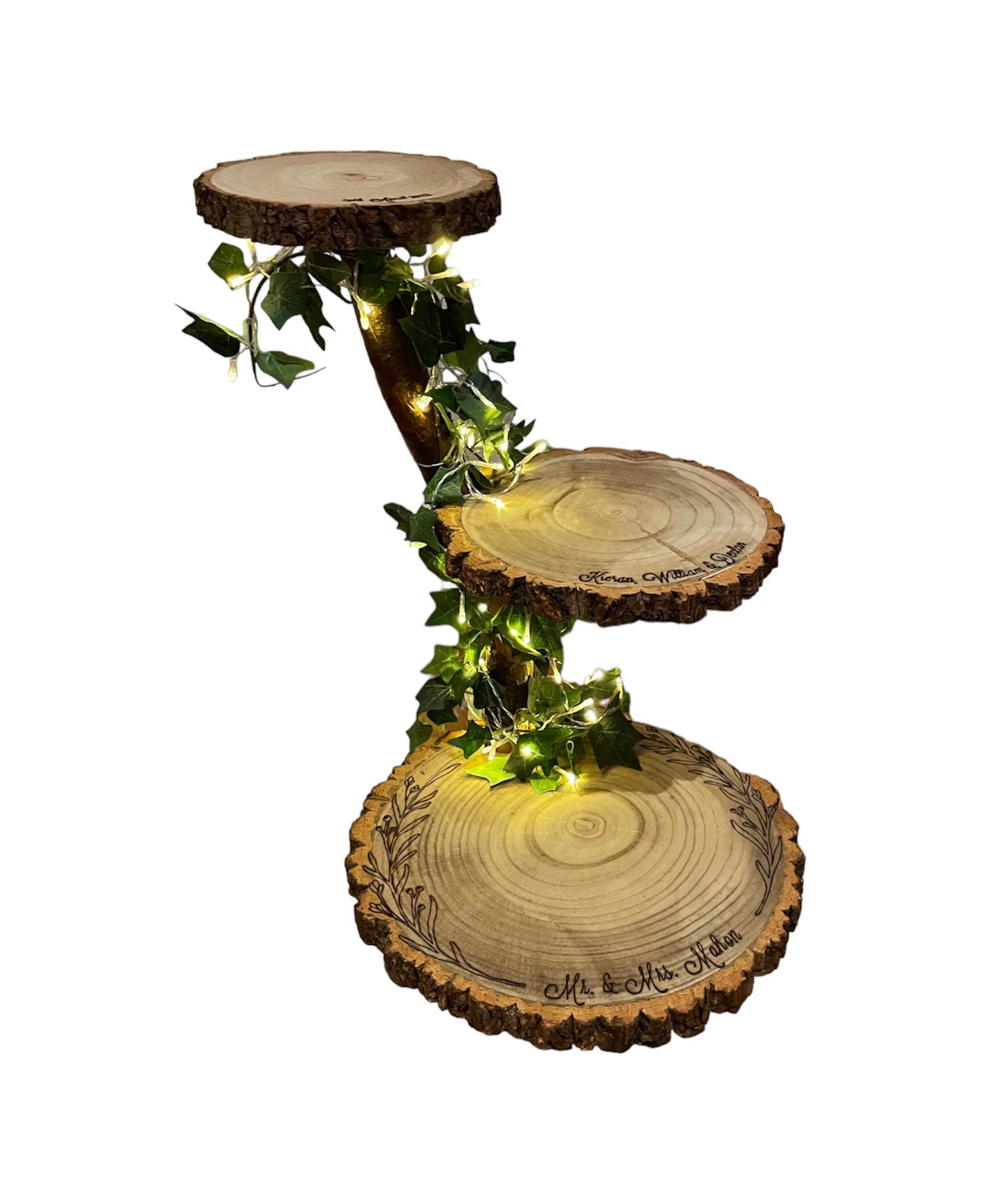 Rustikale Holzplatte mit 3 Etagen: Handgebrannte Hochzeitsplatte