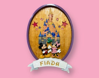 Letrero de madera personalizado: Mickey Mouse y Minnie Mouse, Castillo de Disney, Nombre personalizado