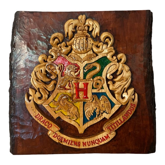 Hogwarts Crest sculpture sur bois HP crest HP collector Gryffondor  Serpentard Serdaigle Poufsouffle maisons de Poudlard collectionneur du  monde sorcier -  France