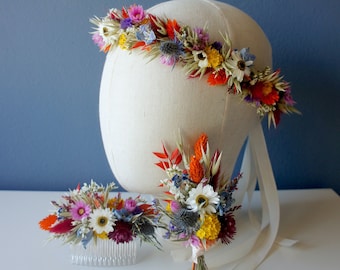 Serie BUNTE TAGE, Haarkamm, Reversschmuck, Haarkranz und Brautstrauß aus Trockenblumen