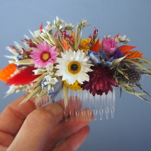 BUNTE DAYS series, hair comb, lapel jewelry, hair wreath and bridal bouquet made of dried flowers Haarkamm