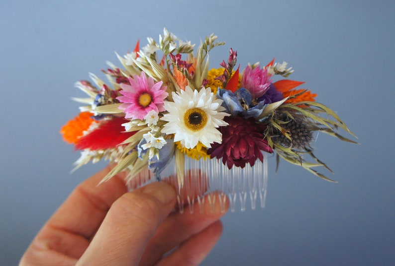 BUNTE DAYS series, hair comb, lapel jewelry, hair wreath and bridal bouquet made of dried flowers Haarkamm