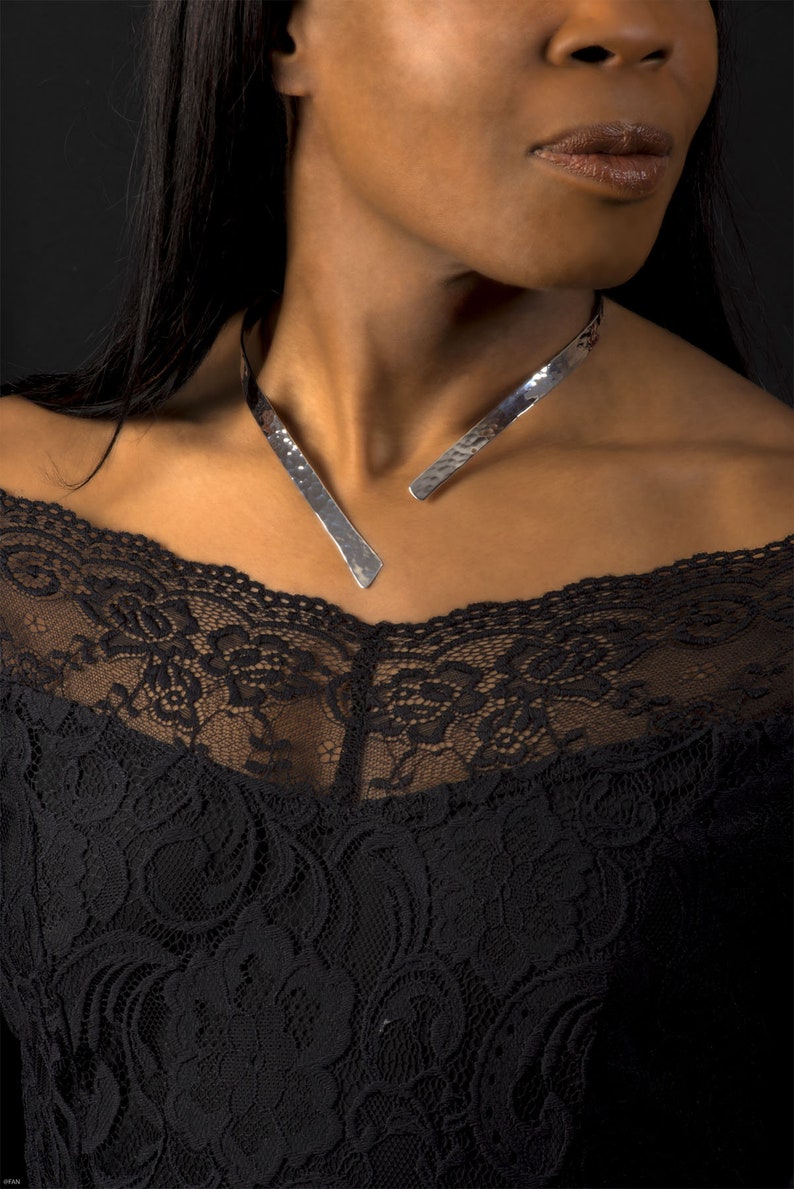 modern necklace image 3