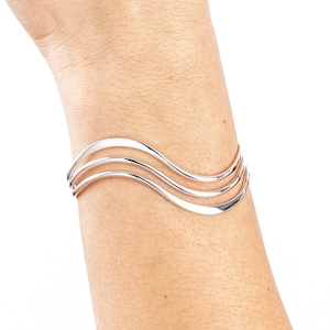 Trendy silver bracelet for women