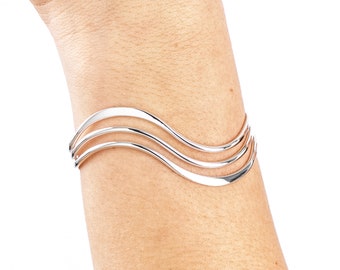 Trendy silver bracelet for women