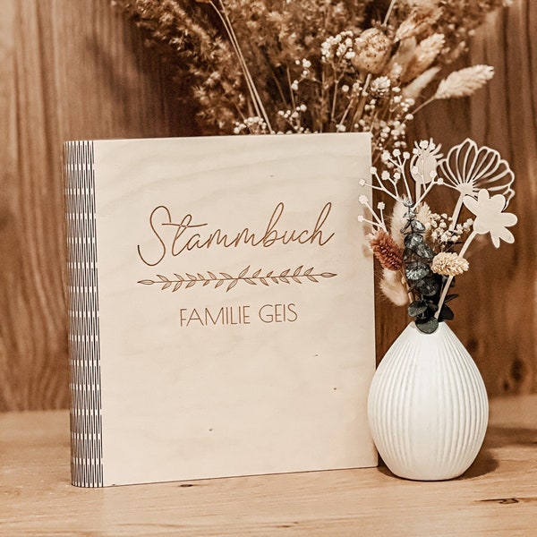 Personalisiertes Stammbuch aus Holz mit Einlegeblättern | Geschenk zur Hochzeit | Standesamt |