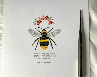 Abeja pintada a mano con corona floral, con cita vintage de Maya Angelou. Impresión giclée.