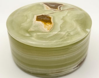 Beautiful Lidded Onyx Box Made in Pakistan