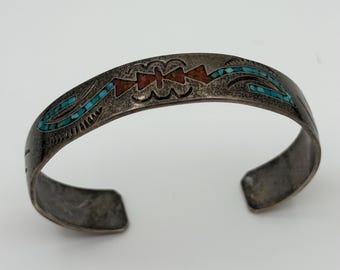 Vintage Size 6 Navajo Sterling Cuff Bracelet Stamped w/ EE Featuring Turquoise & Red Coral Chip Inlay