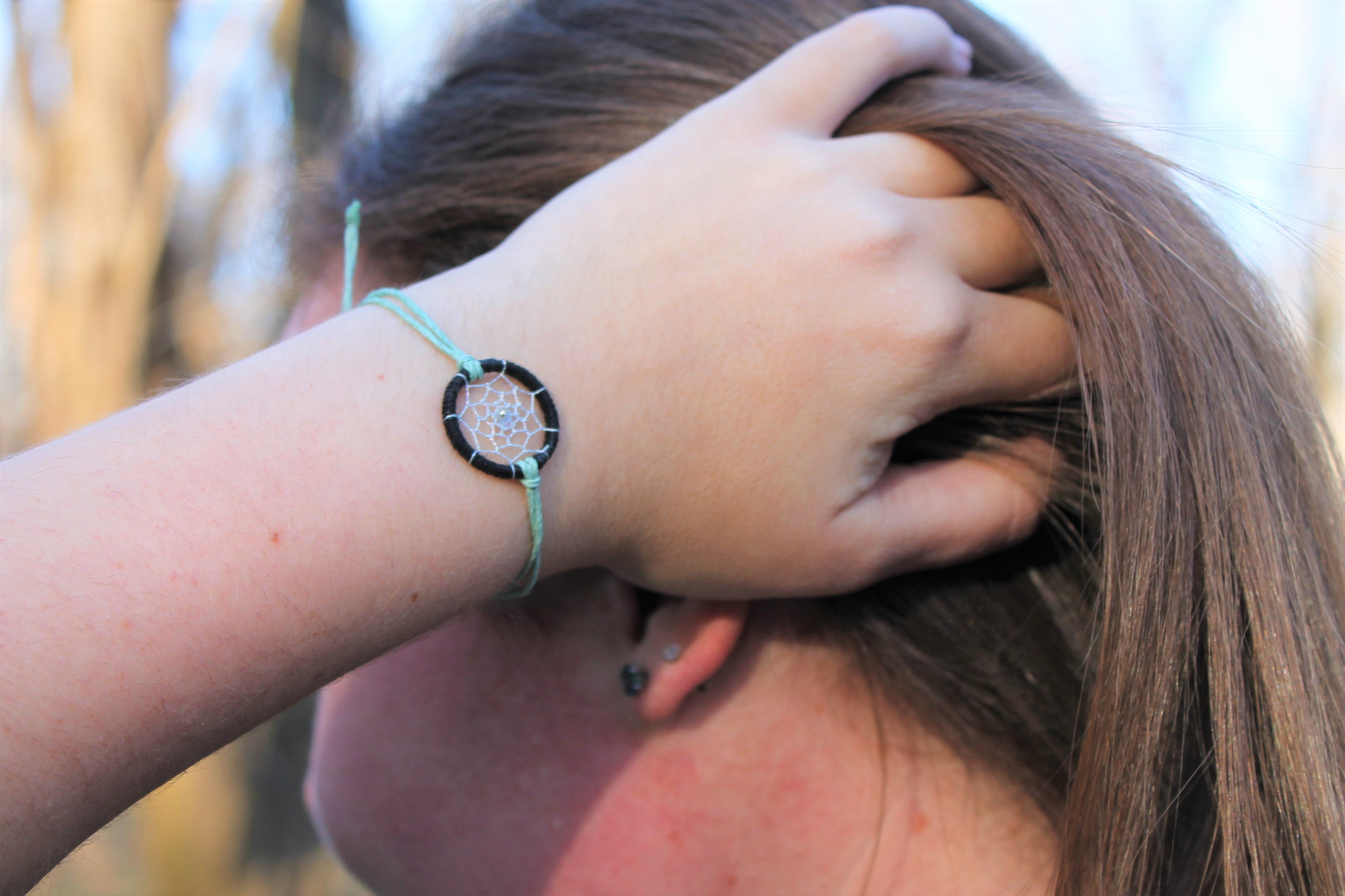 2 Bracciali Acchiappasogni Regolabili – Gioielli Boho Con Ciondoli A Piuma, Placcati Oro Bianco 18K, Anallergici, Idea Regalo In Scatola - 3