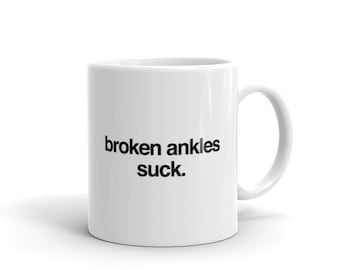 Cadeau de cheville cassée drôle / tasse de fracture de cheville - « Broken Ankles Suck »