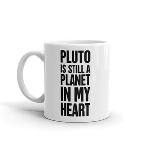 Pluto-mugg / Pluto-present / Astronomi-mugg / Kuiperbältet-present till naturvetenskapslärare / Rolig astronomimugg – "Hjärta"