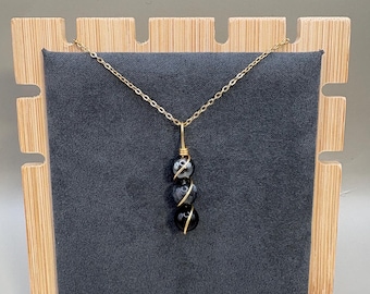 Collar de triple protección, colgante envuelto en alambre de cobre dorado, apoyo para personas empáticas, amuleto para repeler la negatividad, hecho a mano con obsidiana, labradorita y hematita.