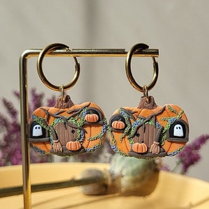 Halloween Kürbis Haus Ohrringe • Süßer Geist Schmuck • Fimo Ohrringe • Cottagecore • Skurril und Spaß • Geschenk für Frauen