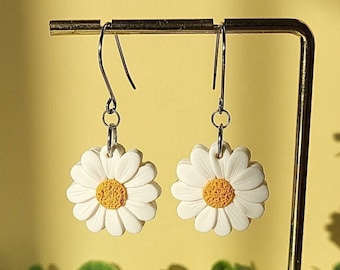 Brincos de margarida, brincos de flores de aniversário em abril, brincos de flores de argila de polímero, presente para ela