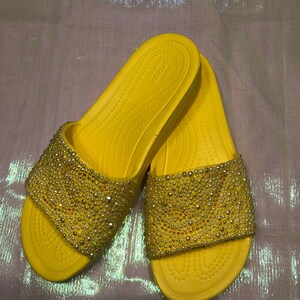 Woman&#39;s Custom Initial Croc Slides