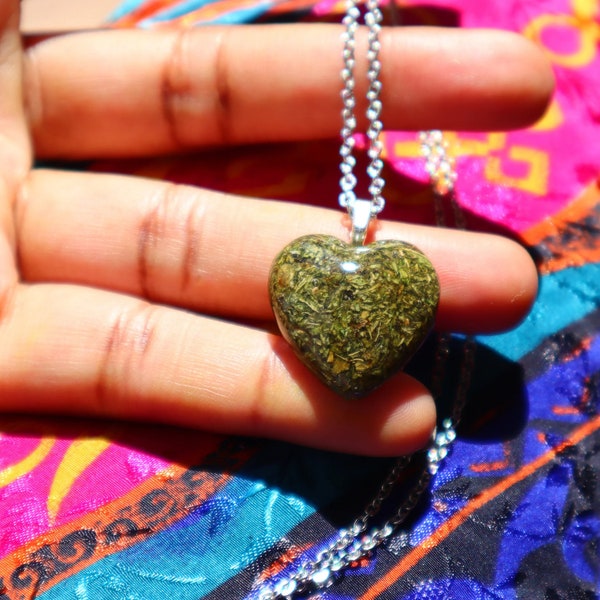 Collier coeur de cannabis - Vrai cannabis en résine - Fabriqué à la main avec amour - Cadeau 420 unique pour les fumeurs de joints